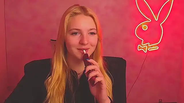Snapshot of Milka_kiss_ chatting on March 21, 2025, 10:39 am Milka kiss online show from March 21, 2025, 10:39 am
