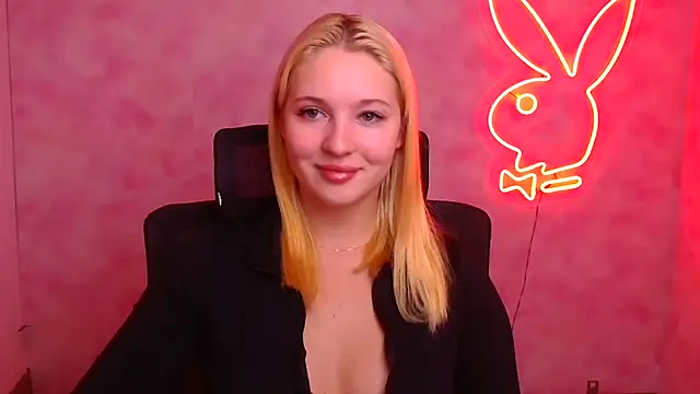 Snapshot of Milka_kiss_ chatting on October 6, 2025, 6:11 am Milka kiss online show from October 6, 2025, 6:11 am