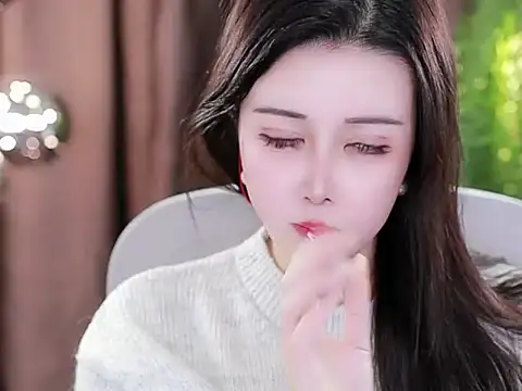 Qiaoqiao  online show from February 13, 2025, 8:45 pm