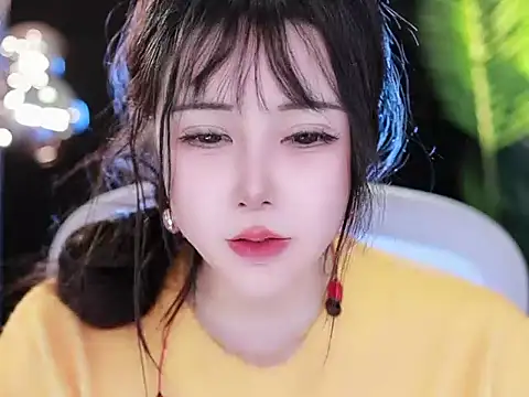 Qiaoqiao  online show from March 16, 2025, 1:06 pm