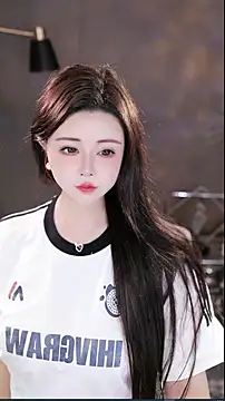 Qiaoqiao  online show from December 5, 2025, 4:14 pm