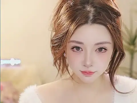 Qiaoqiao  online show from March 18, 2026, 10:29 am