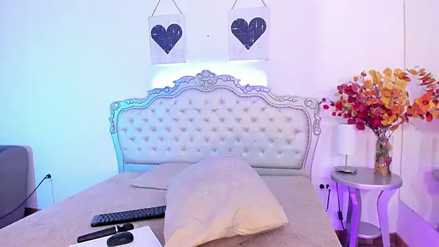 NiaColusi online show from February 11, 2025, 11:22 pm