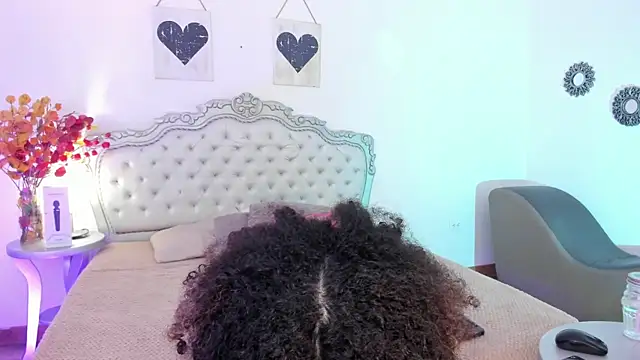 NiaColusi online show from March 6, 2025, 8:37 pm