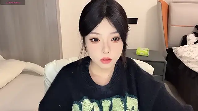 Snapshot of Q-ing chatting on December 18, 2024, 12:07 pm Q-ing online show from December 18, 2024, 12:07 pm