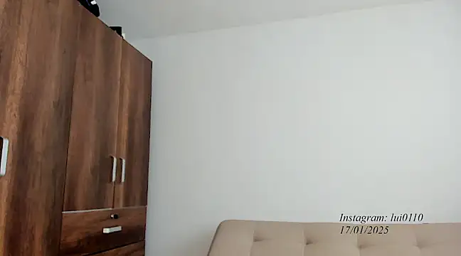 Luisa0110 online show from January 17, 2025, 8:55 pm