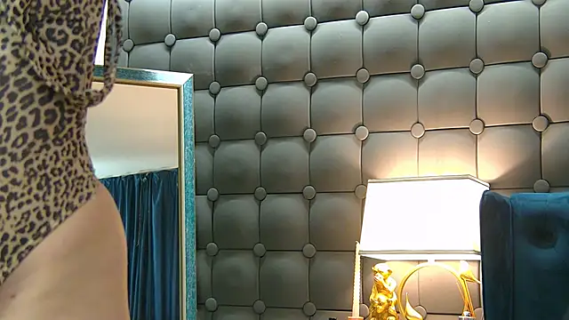 LeyaCass online show from February 2, 2025, 7:20 am