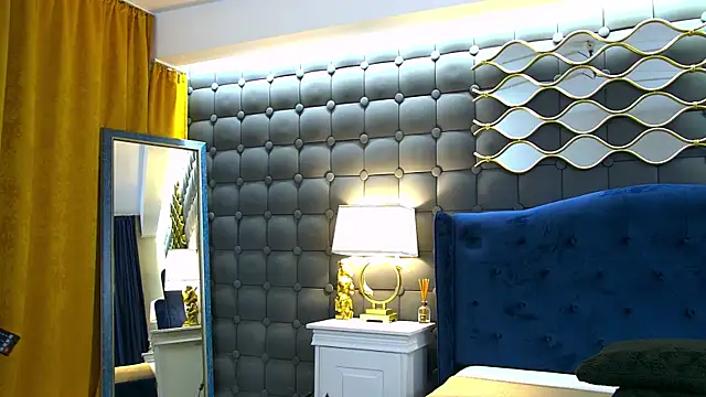 LeyaCass online show from December 1, 2025, 4:28 am