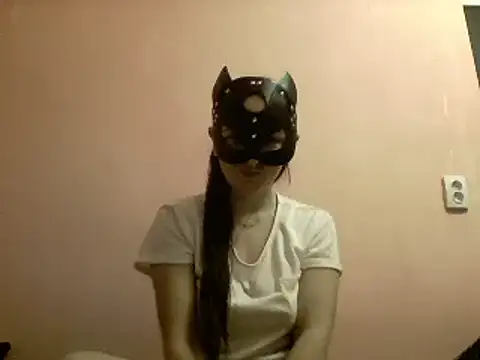 MaxWellas6 online show from December 16, 2024, 7:10 pm