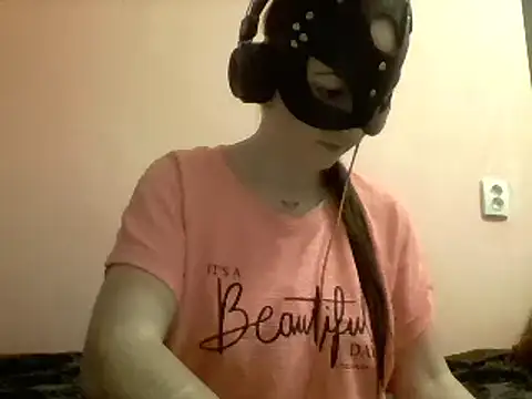 MaxWellas6 online show from January 28, 2025, 5:14 pm