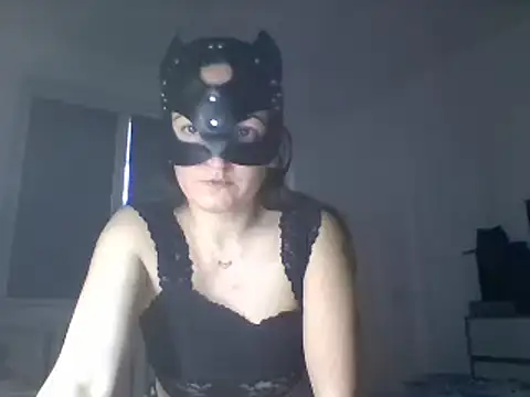 MaxWellas6 online show from December 18, 2025, 1:39 pm