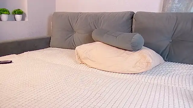 Ellaeternity online show from February 6, 2025, 10:37 am