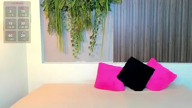 AmyBarton02 online show from September 18, 2025, 4:42 pm