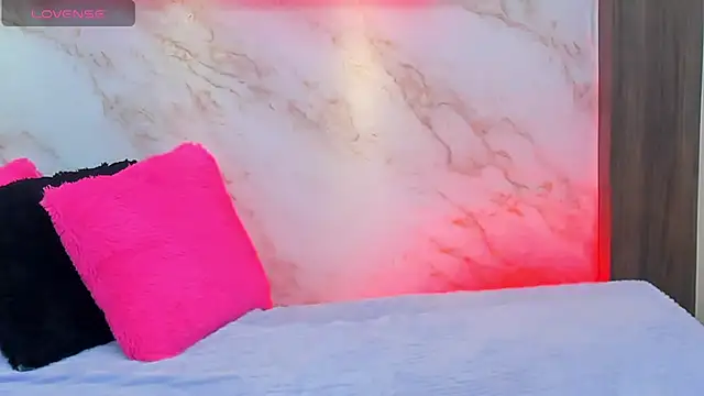 AmyBarton02 online show from April 14, 2026, 4:35 pm