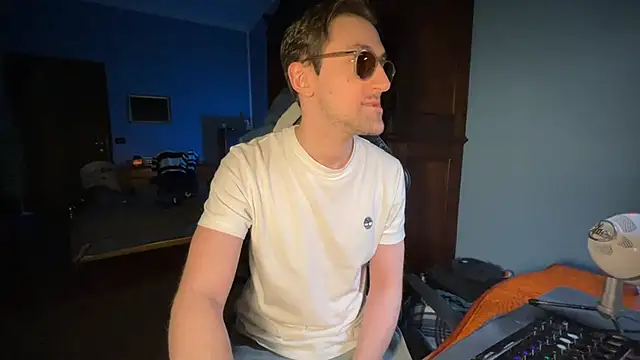 Stefisexy91 online show from February 24, 2025, 9:52 pm