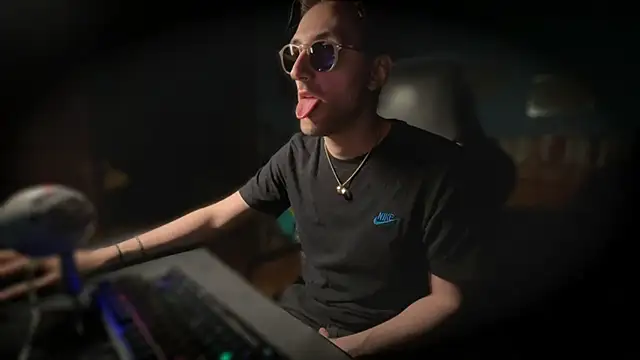 Stefisexy91 online show from October 16, 2025, 8:43 pm