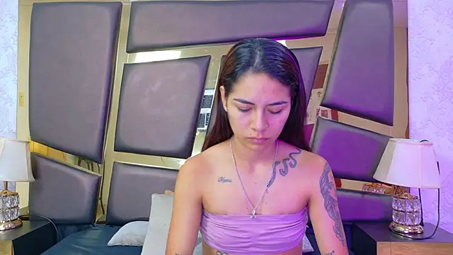 NicoleEsposito online show from November 10, 2025, 1:10 pm