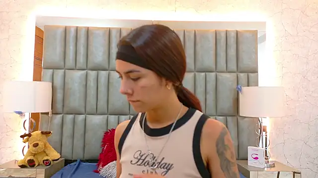 NicoleEsposito online show from January 13, 2026, 1:22 am