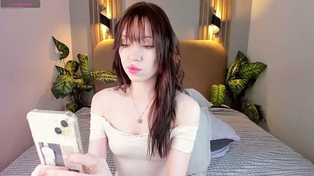 NikkiMiltons online show from November 18, 2025, 3:27 pm