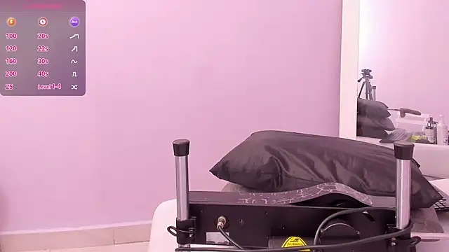 Maddyjohnsonn online show from December 10, 2024, 3:52 am