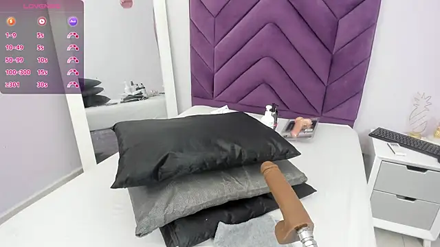 Maddyjohnsonn online show from December 18, 2024, 3:47 am