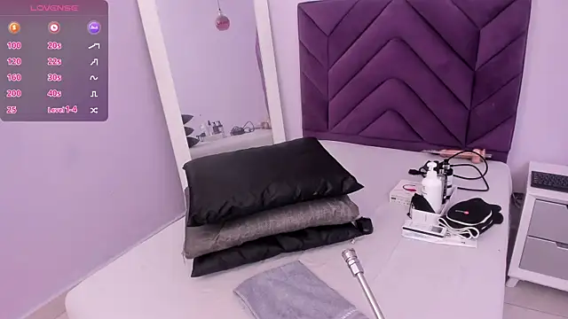 Maddyjohnsonn online show from December 27, 2024, 3:53 am