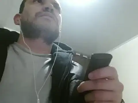 camiloking1720 online show from February 5, 2025, 5:09 pm