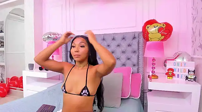 HaileeRoberts online show from February 16, 2025, 4:32 pm