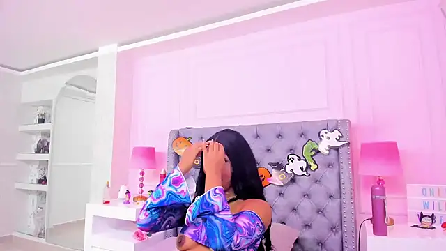 HaileeRoberts online show from October 8, 2025, 12:36 pm