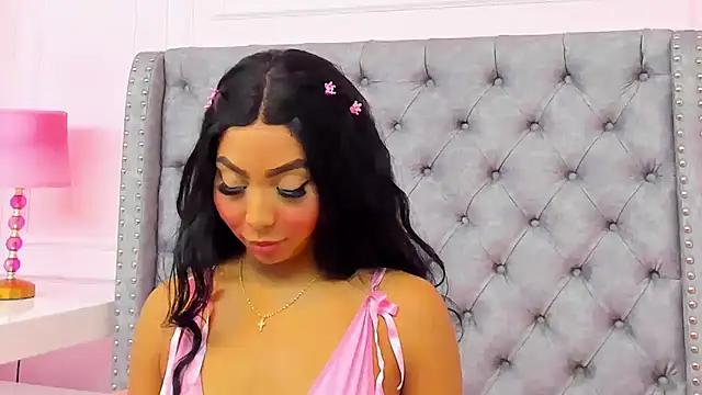 HaileeRoberts online show from November 6, 2025, 12:28 pm