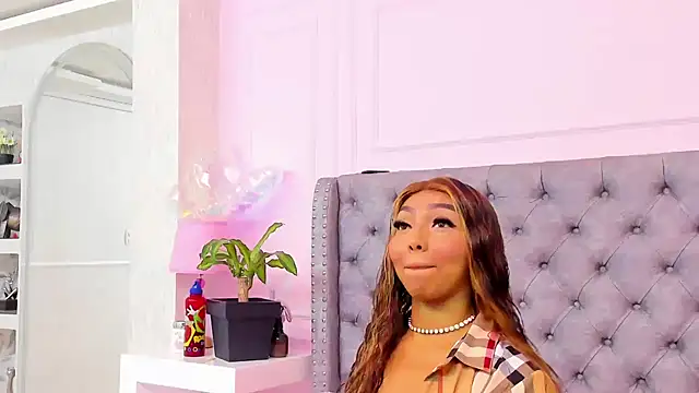 HaileeRoberts online show from April 4, 2026, 12:24 pm