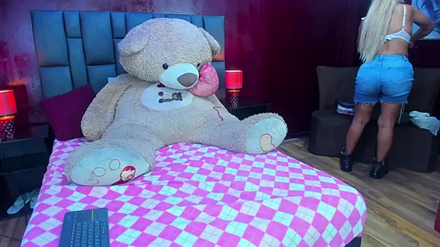 Snapshot of Dulcex69 chatting on February 11, 2025, 11:54 am Dulcex69 online show from February 11, 2025, 11:54 am
