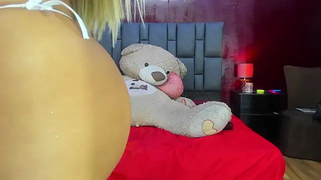 Snapshot of Dulcex69 chatting on February 20, 2025, 5:40 pm Dulcex69 online show from February 20, 2025, 5:40 pm