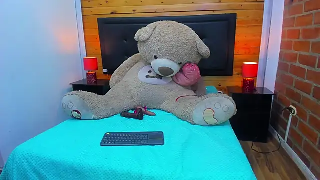 Snapshot of Dulcex69 chatting on March 3, 2025, 12:05 pm Dulcex69 online show from March 3, 2025, 12:05 pm