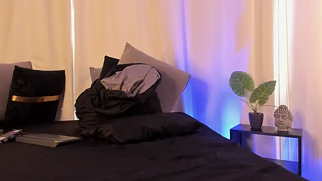 BambiiQueen online show from February 12, 2025, 9:11 pm