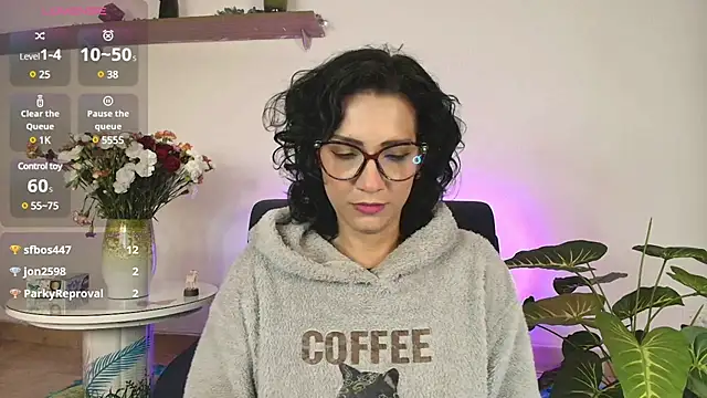 Elliee  online show from February 13, 2025, 3:46 pm