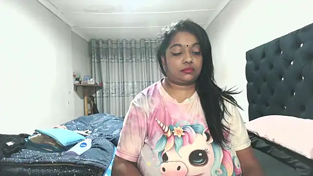 Indianmayaxoxo online show from May 17, 2026, 4:03 pm