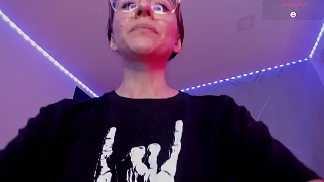 Ich Bin Julia online show from February 28, 2025, 3:04 pm