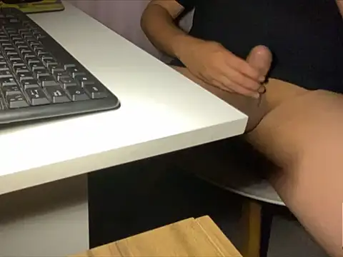 tomazu11 online show from November 3, 2025, 12:57 am