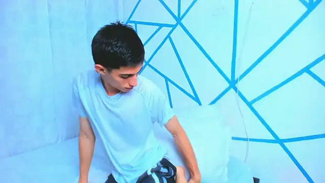 liam scott77 online show from November 5, 2025, 1:49 am