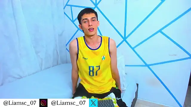 liam scott77 online show from November 30, 2025, 11:31 pm