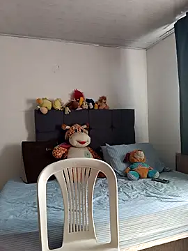 renata hot1 online show from December 3, 2025, 2:59 pm