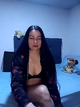 renata hot1 online show from December 15, 2025, 11:42 pm