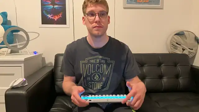 Snapshot of BlueEyedTallGuy94 chatting on December 22, 2024, 1:12 am BlueEyedTallGuy94 online show from December 22, 2024, 1:12 am