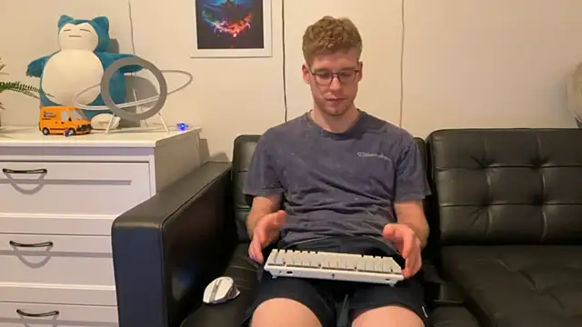 Snapshot of BlueEyedTallGuy94 chatting on December 26, 2024, 4:10 am BlueEyedTallGuy94 online show from December 26, 2024, 4:10 am