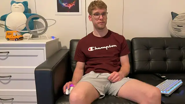 Snapshot of BlueEyedTallGuy94 chatting on January 8, 2025, 1:42 am BlueEyedTallGuy94 online show from January 8, 2025, 1:42 am