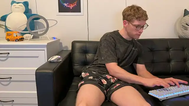 Snapshot of BlueEyedTallGuy94 chatting on January 9, 2025, 4:52 am BlueEyedTallGuy94 online show from January 9, 2025, 4:52 am