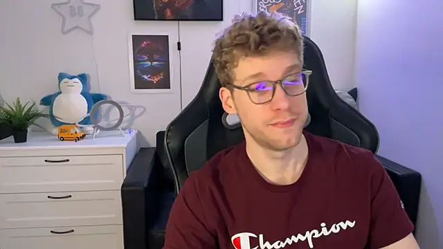 Snapshot of BlueEyedTallGuy94 chatting on January 14, 2025, 1:58 am BlueEyedTallGuy94 online show from January 14, 2025, 1:58 am