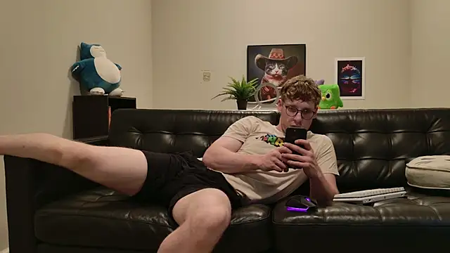 Snapshot of BlueEyedTallGuy94 chatting on September 19, 2025, 1:51 am BlueEyedTallGuy94 online show from September 19, 2025, 1:51 am