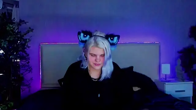 JoannLowe online show from January 14, 2025, 11:05 pm